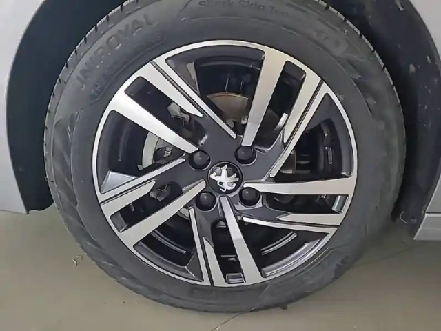 Peugeot 208 puretech 75 s&amp;s bvm5 — photo 13