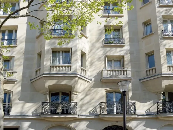 GOBELINS - GRAND STUDIO DE 37,30 M2 - REZ-DE-CHAUSSÉE - BOULEVARD DU PORT ROYAL -