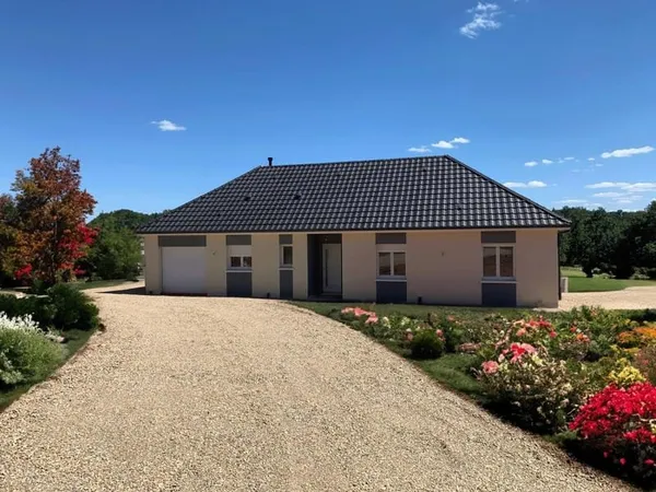 Maison + Terrain à Favars