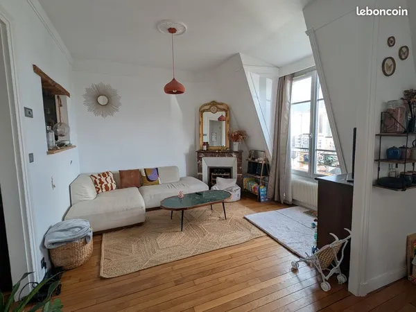 À VENDRE - 479 000 - Appartement de charme de 60 m² - Dernier étage, lumineux et sans vis-à-vis - Mo