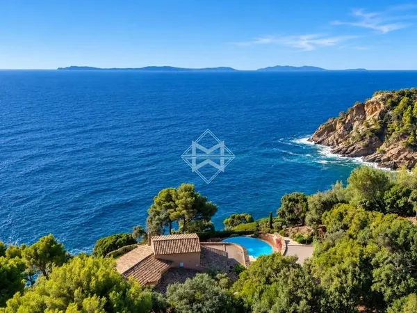 Villa 8 pièces 330 m²