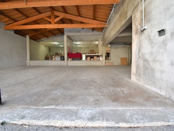 Garage 101 m²