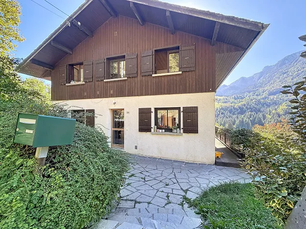Charmante maison située dans un cadre privilégié entre nature et montagne à proximité des portes du 