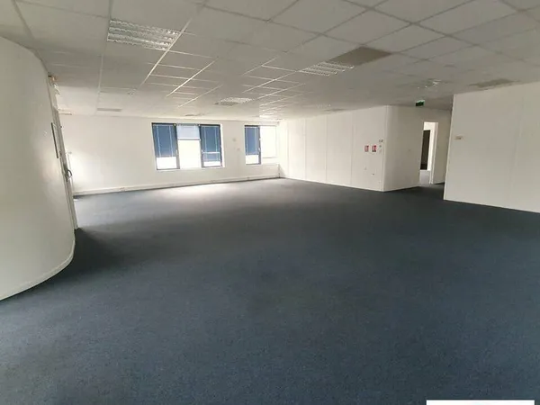 Bureau 1600 m²