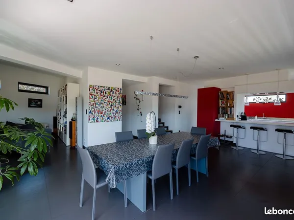 Propriété 8 pièces 210 m²