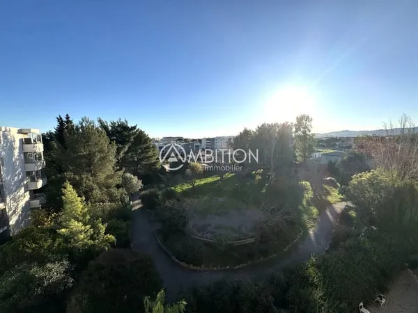 Investisseurs: à vendre 2P loué sur Fréjus, avec parking et cave.