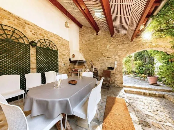 Maison 9 pièces 300 m²