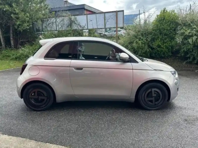 Fiat 500 e 118ch giorgio armani collectors edition my25 — photo 4