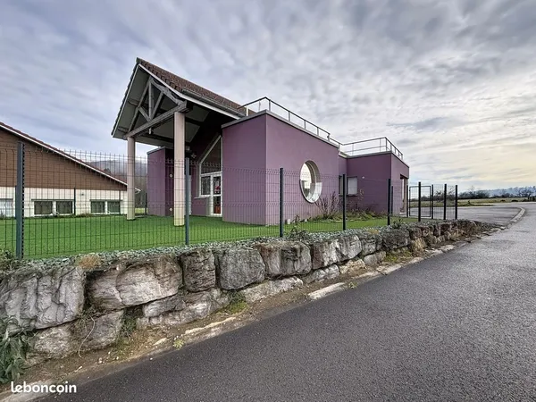 Local 210 m² Sainte-Marie