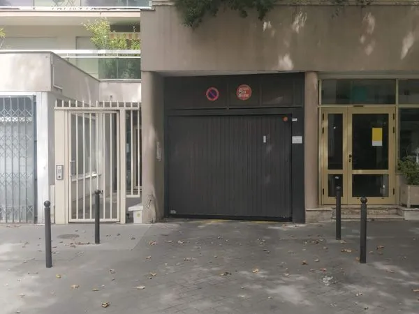 Place de parking couverte, quartier des grandes carrières