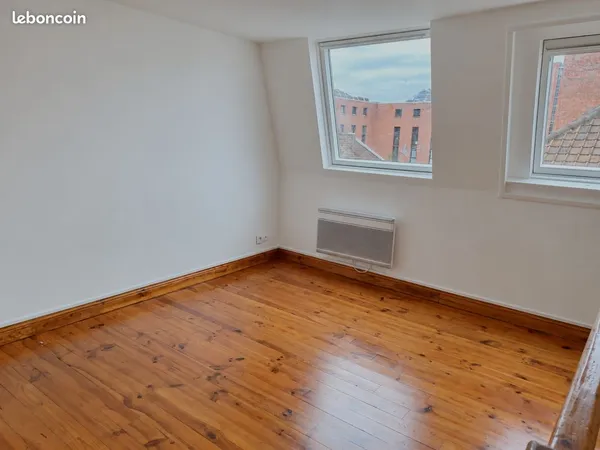 LILLE WAZEMMES - Type 1 d'environ 25 m² rénové en duplex