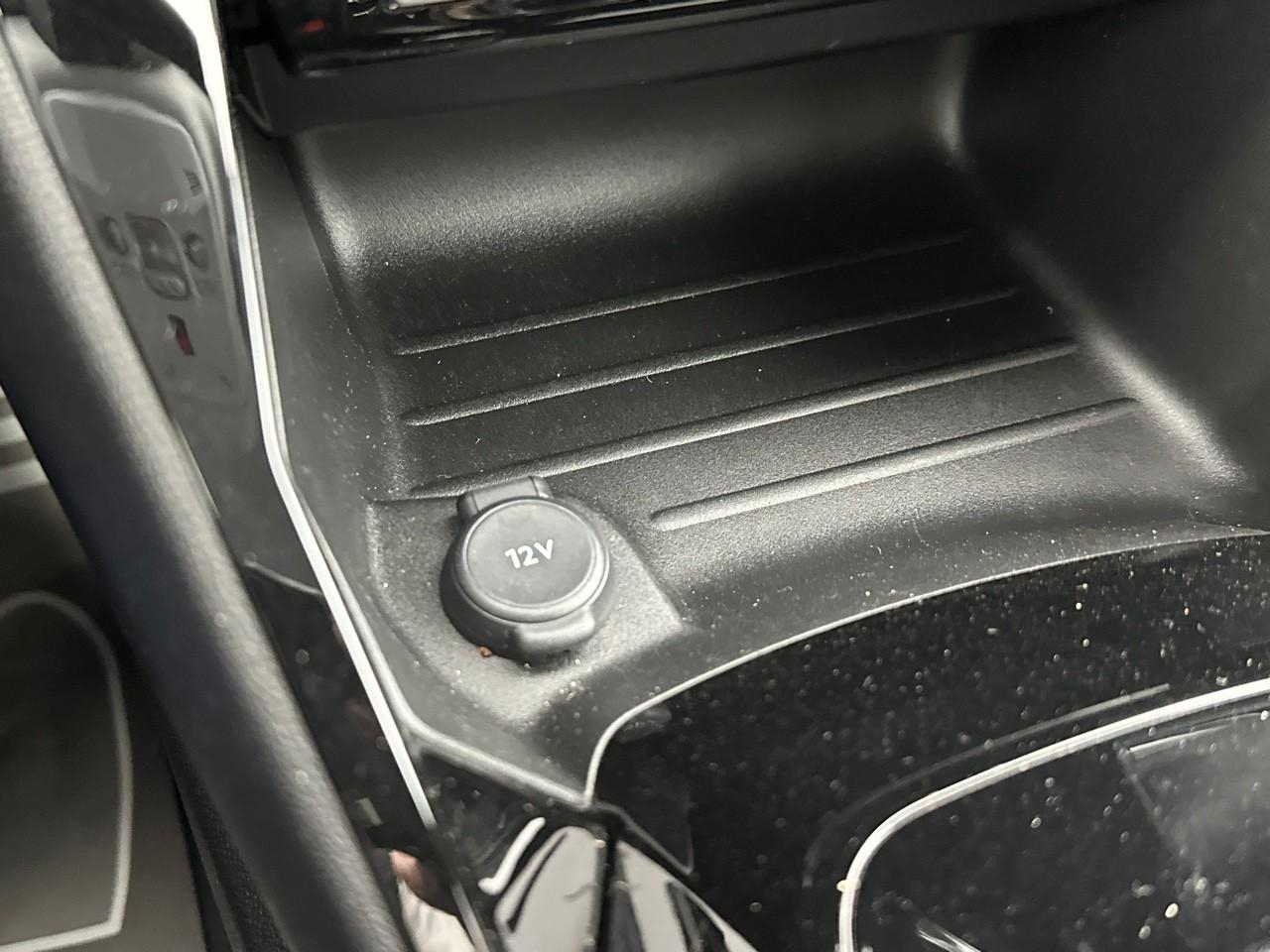 Peugeot 2008 puretech 130 s&s eat8 allure pack — photo 30