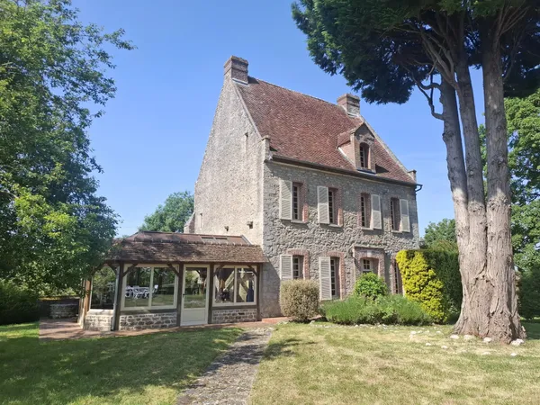 BELLE MAISON DE CARACTÈRE DE 189 M² À 10 MINUTES DE FORGES-LES-EAUX – 3 CHAMBRES
