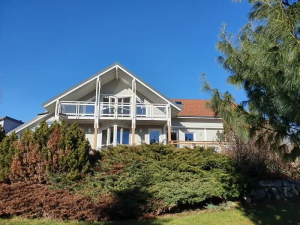 Chalet de prestige plein sud dans cadre agréable au calme