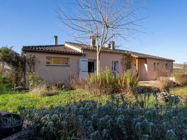 Maison de village avec jardin et garage