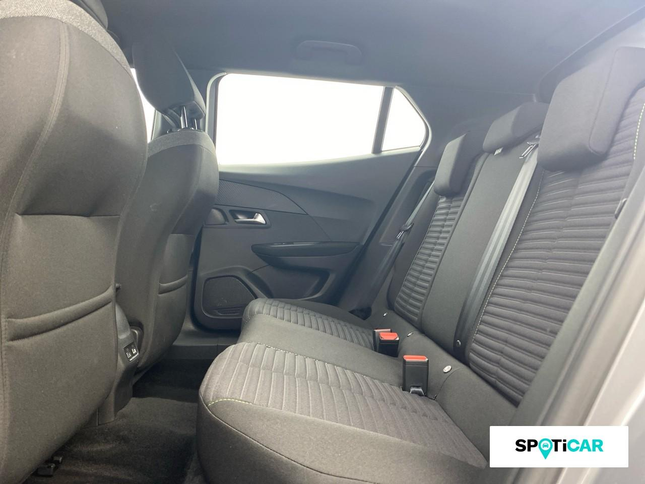 Peugeot 2008 e-2008 136ch active — photo 10