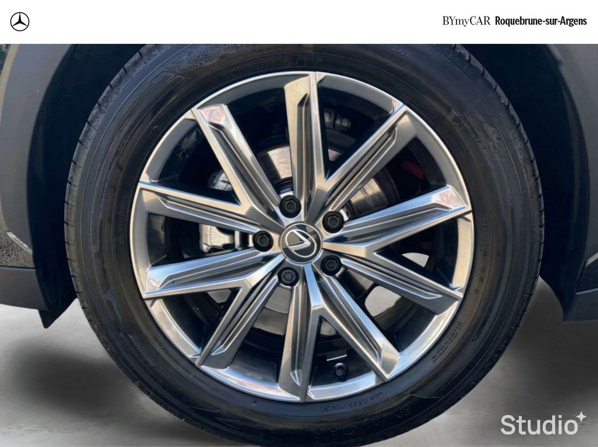 Lexus LBX 2WD — photo 14