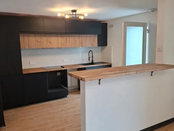 Appart rénové entièrement de 80 m2 en centre ville