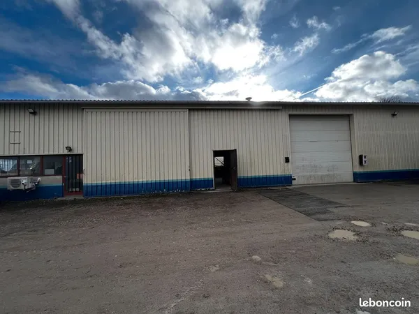 Local 310 m² SAINT LOUP DES VIGNES