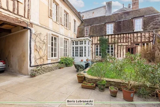 Maison 12 pièces 315 m²