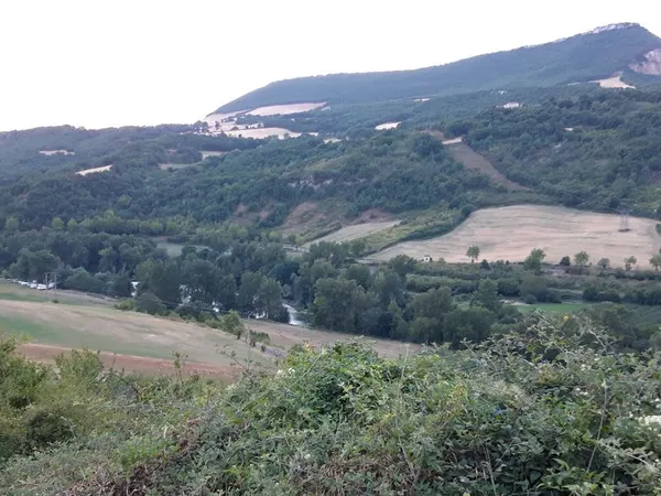 Terrain 592 m²