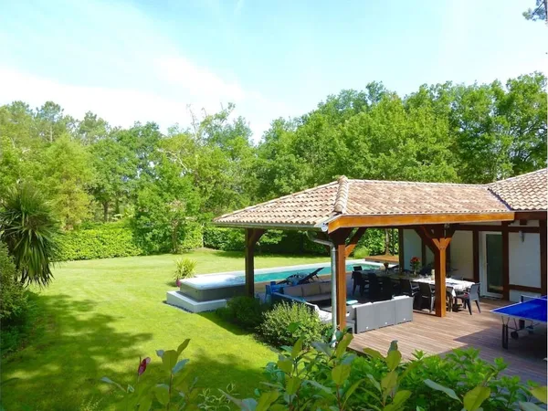 Maison piscine et jacuzzi 7 pièce(s) 203 m2