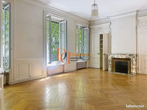 Appartement 8 pièces 250 m²