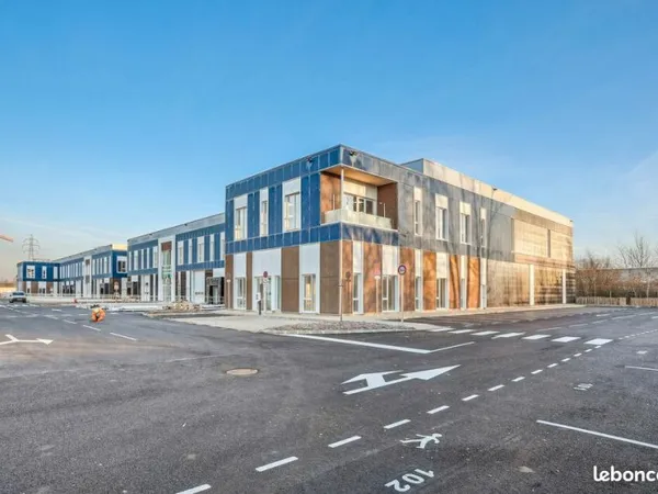 LOCAL D'ACTIVITE 823 m² MOISSY-CRAMAYEL
