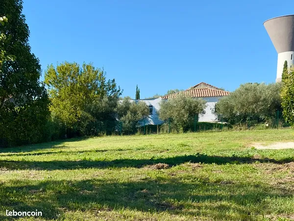 Terrain constructible viabilisé 520 m2 Lecques