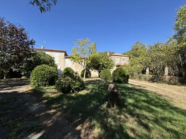 demeure et ensemble immobilier de caractère