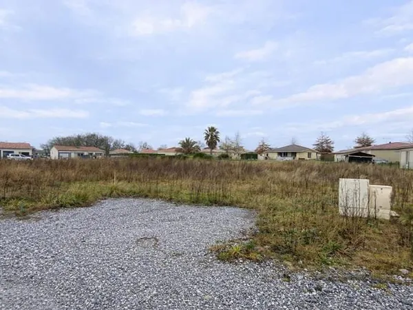 Terrain 642 m²