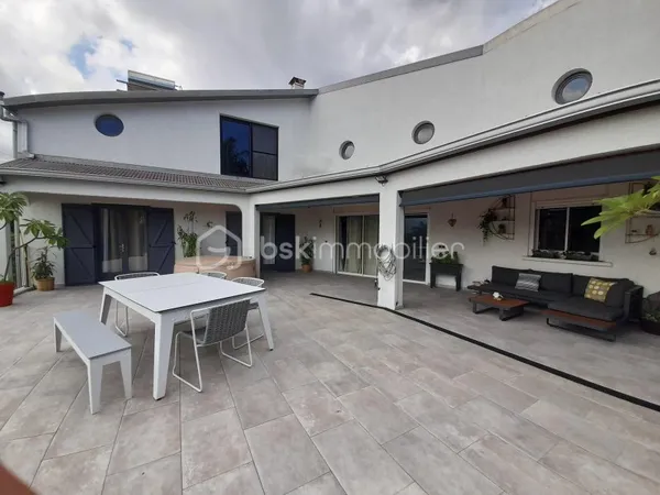 Maison 7 pièces 295 m²