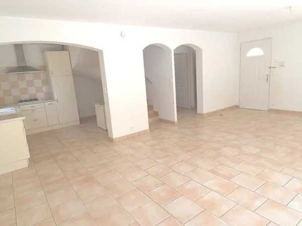 LOCATION maison 4 pièces de 100 m² R+1 / Quartier Beaumont - 13012