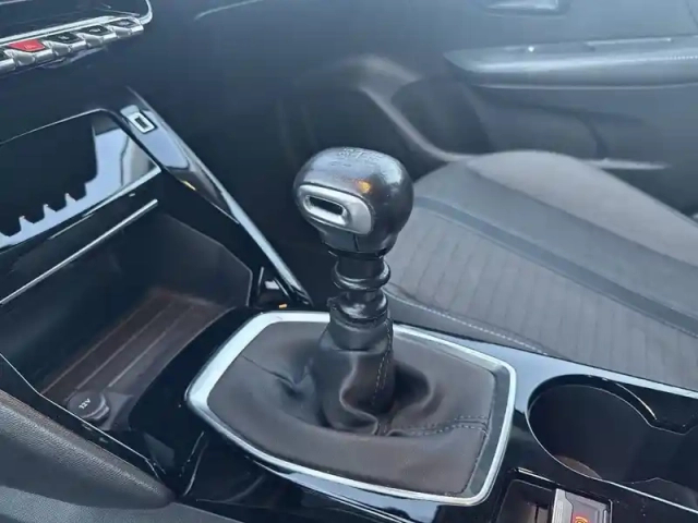 Peugeot 208 puretech 100 s&amp;s bvm6 — photo 10