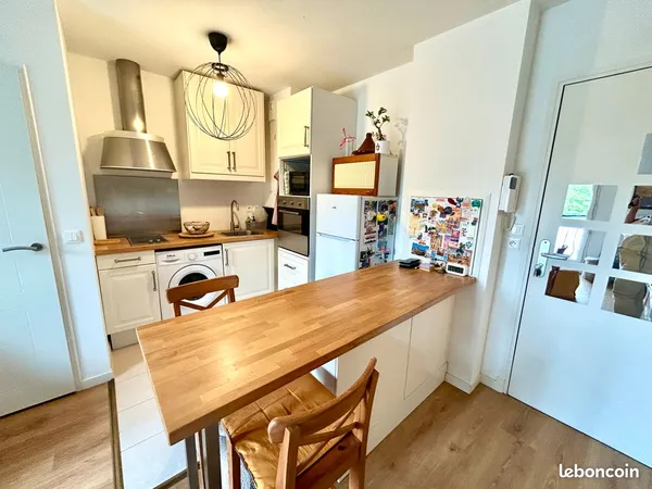 Thoiry centre — Studio/T1 de 27 m² avec parking, ascenseur — Location vide