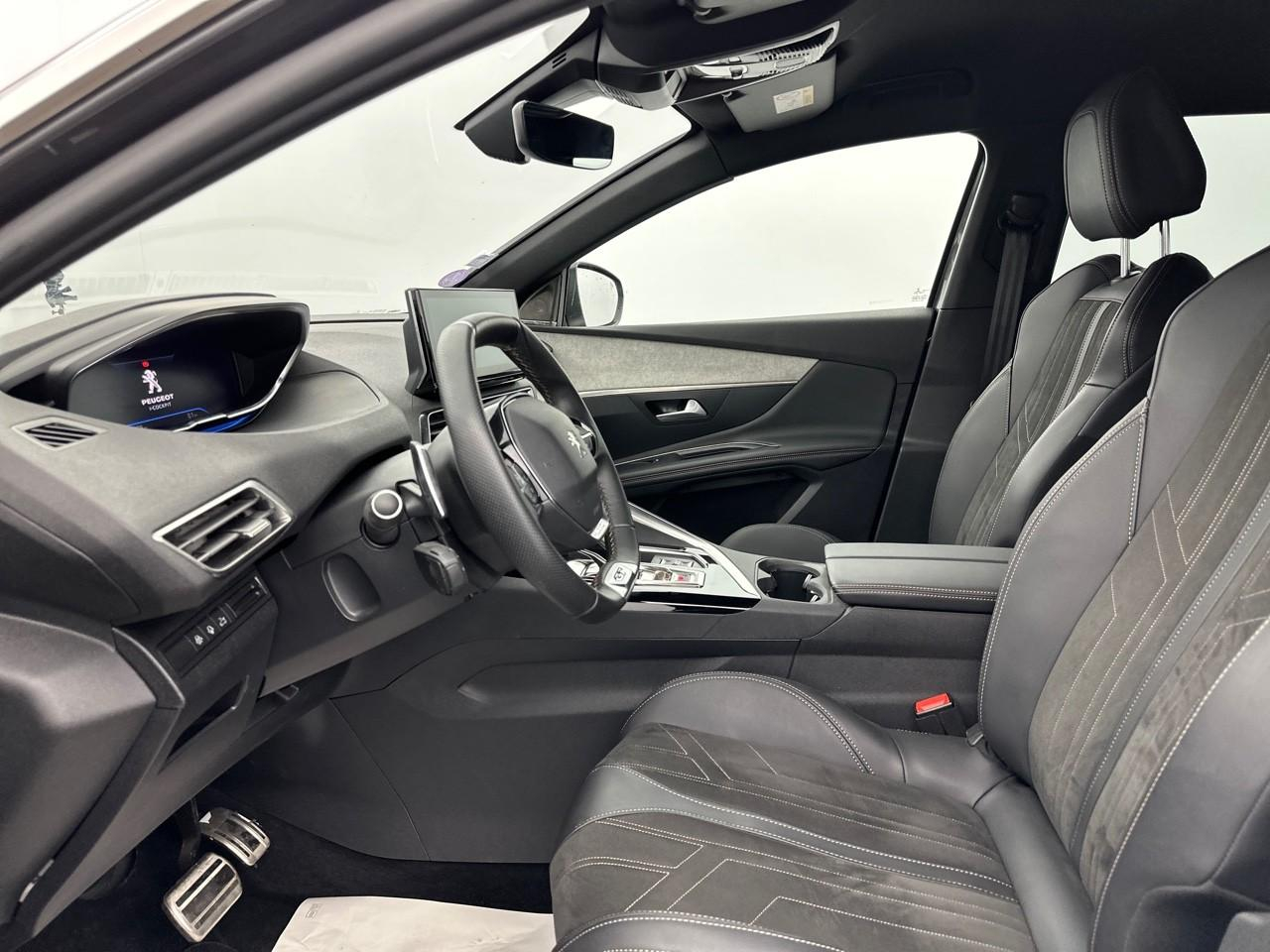 Peugeot 3008 puretech 130ch s&s eat8 gt pack — photo 9