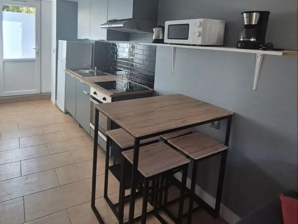 Beau T2 30 m2 meublé RDC