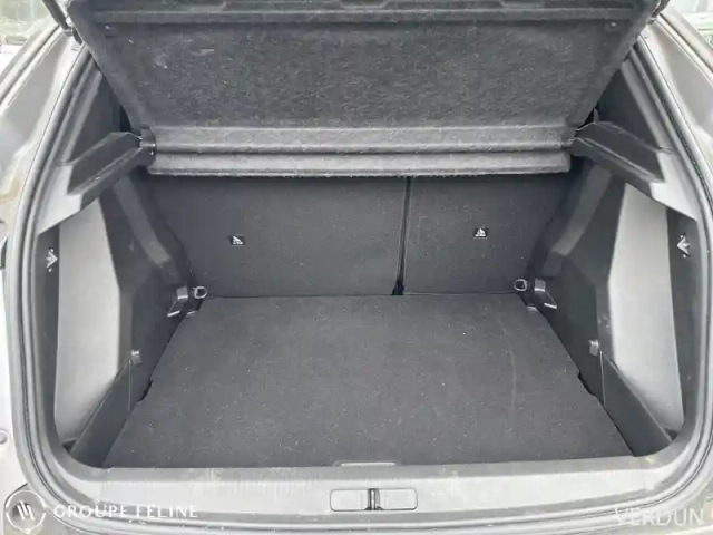 Peugeot 2008 e- 136ch style — photo 6