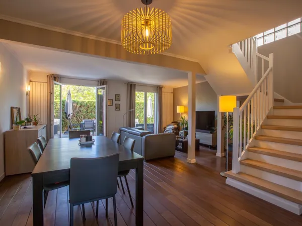 SUPERBE MAISON FAMILIALE 120 M2- GARAGE- PARC ARBORE