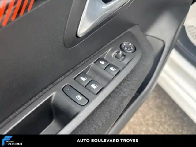 Peugeot 208 e- 136ch active — photo 29