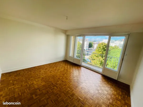 Appartement T4 avec Balcon - Chantiers Navals - 3 chambres