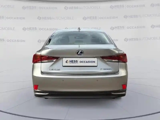 Lexus Is 300h luxe euro6d-t — photo 7