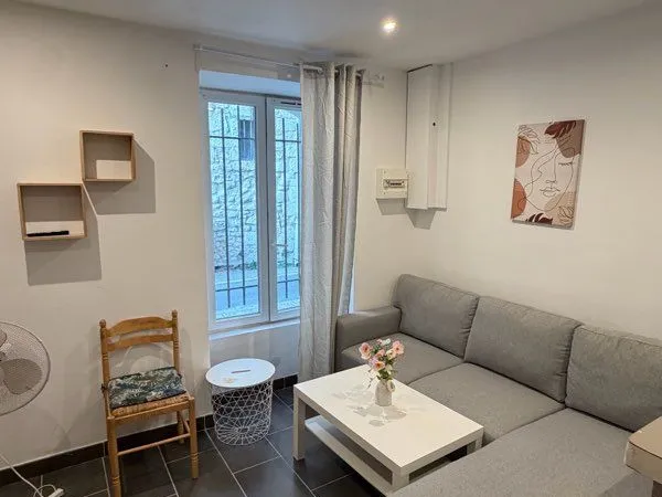 Studio 25 m² à louer à Orgon - 500 charges comprises
