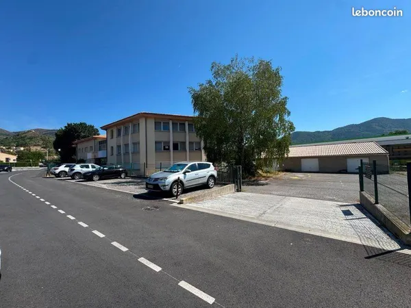 À louer bureaux de 1000m2