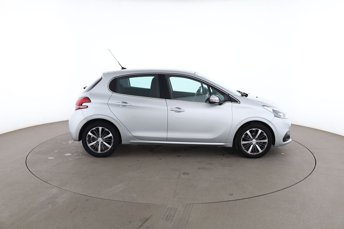 Peugeot 208 1.2 PureTech Allure — photo 6