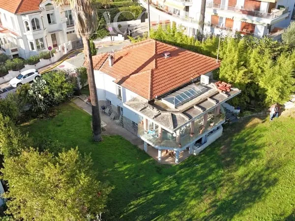 CANNES - À PIED DU CENTRE-VILLE - VILLA INDIVIDUELLE AVEC JARDIN - FORT POTENTIEL