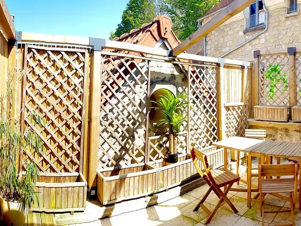 Maison en triplex climatisé pour Habitation et/ou indépendant + Murs loués + 13 panneaux solaires