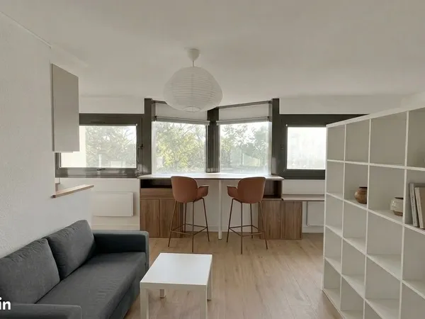 Studio meublé 32 m² lumineux, vue sur Loire, à deux pas du tram