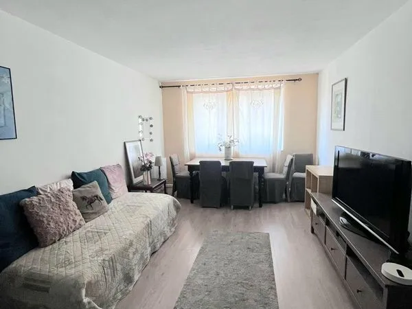 A vendre bel appartement transversant 3 pieces de 57,77 m2 plus loggia, parking exterieur et cave - 