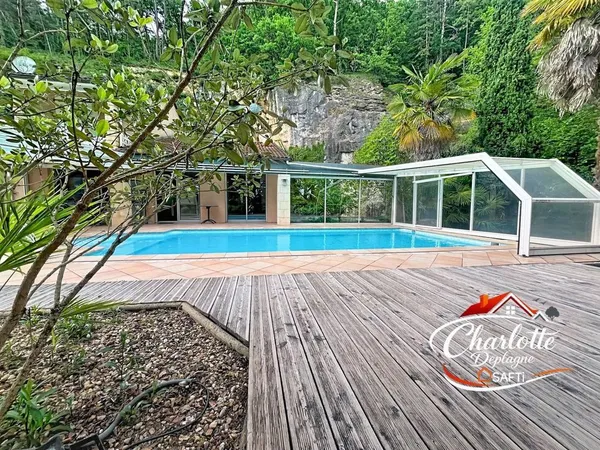 Maison traditionnelle avec piscine